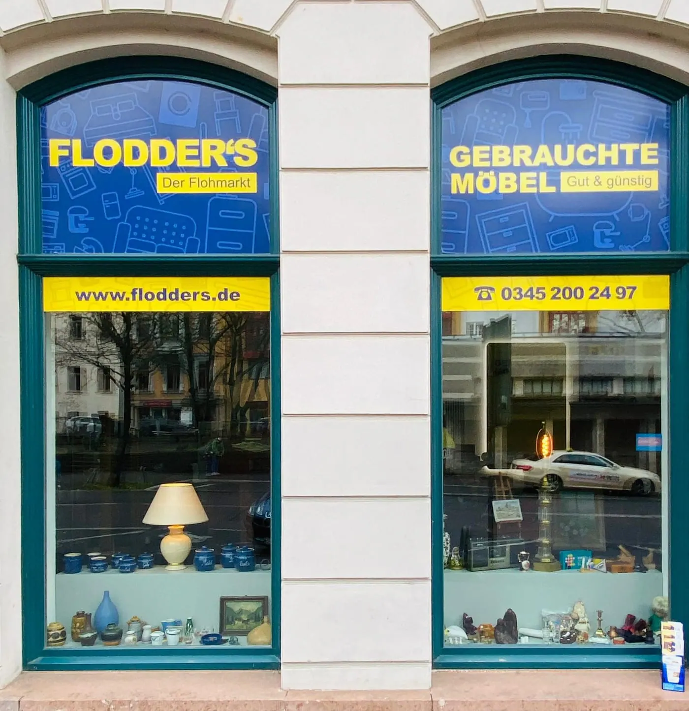 Schaufenster des Flodder's Ladengeschäfts für gebrauchte Möbel in Halle (Saale)